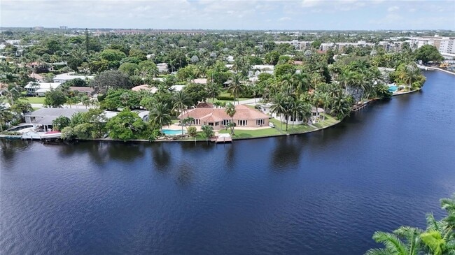 Building Photo - 1925 Coral Gardens Dr