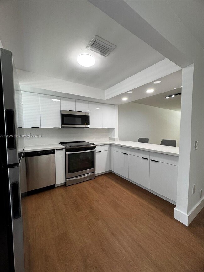 Building Photo - 1460 SW 24th Ct