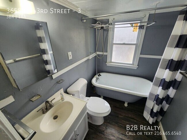 Building Photo - 3658 E 143rd St