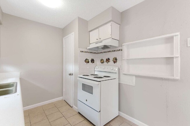 Building Photo - 743 Deercrest St