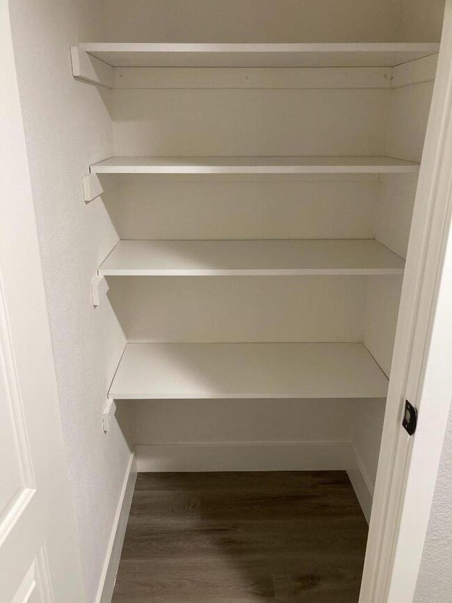 Building Photo - 502 Oak Ridge Dr