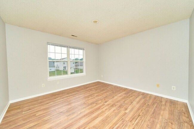 Building Photo - Sweet 3 Bedroom 2.5 Bath in Popular Maple Grove Estates
