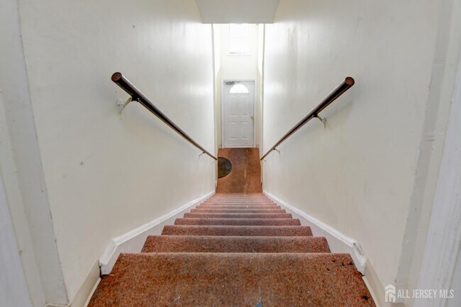 Building Photo - 6 College Dr