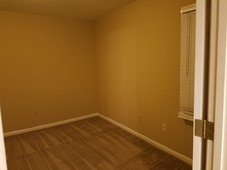 Building Photo - 104 Island Crest Cir