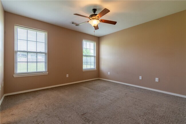 Building Photo - 1230 Bo Ln