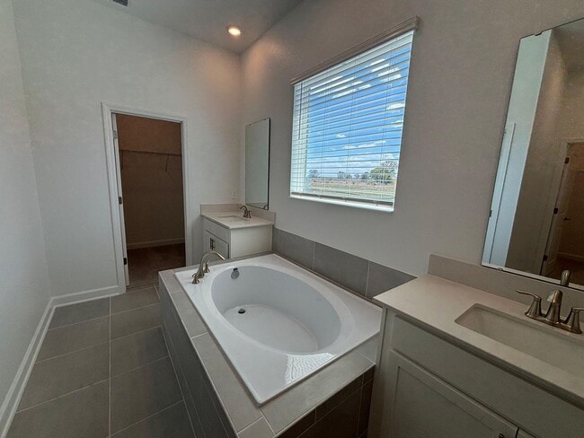 Building Photo - 5996 Shavasana Rd