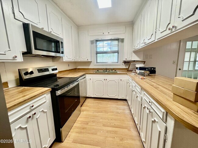 Building Photo - 8107 MS-493