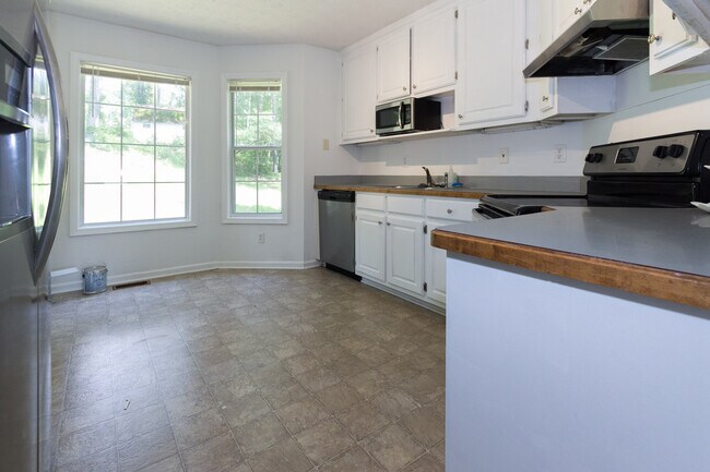 Building Photo - 5485 Forest Falls Dr