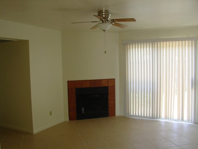 Building Photo - Really Nice Condo