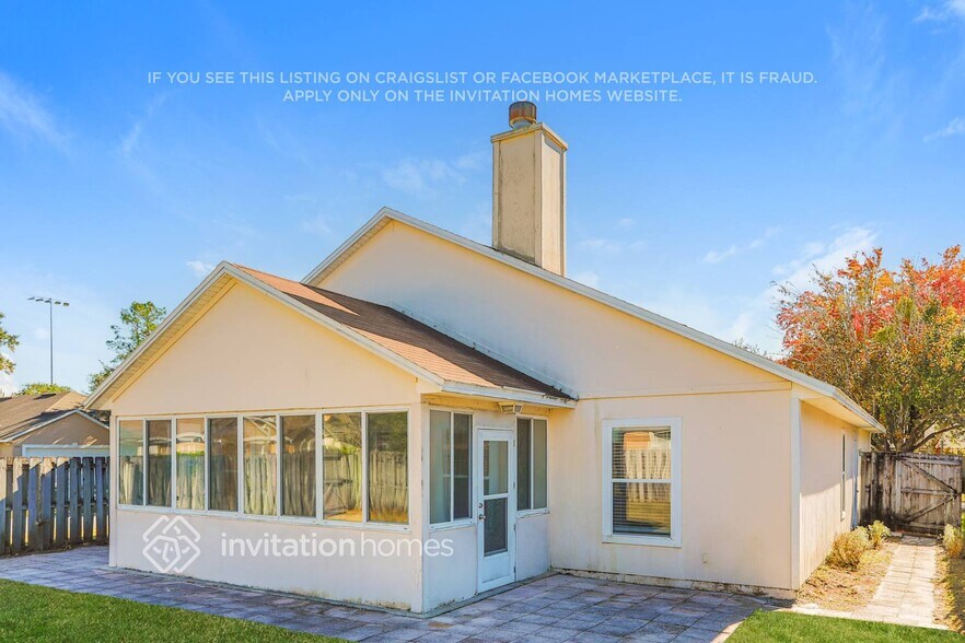 Building Photo - 901 Buttercup Dr