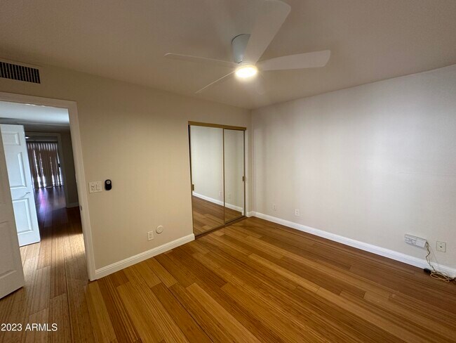 Building Photo - 6745 N 79th Pl