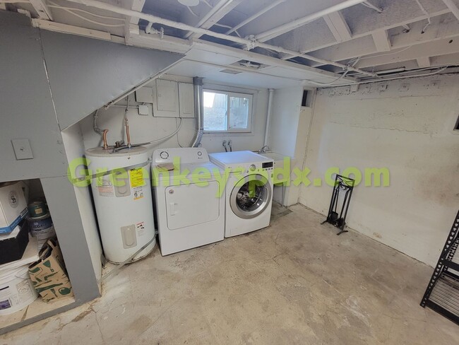 Building Photo - Awesome 3-Bedroom 1.5-Bathroom House in Ho...