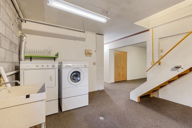 Building Photo - 9 Big Horn Dr