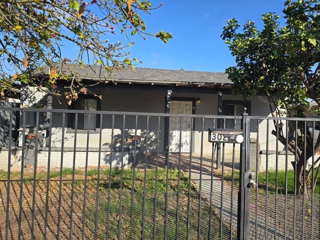 Building Photo - 302 Sycamore Rd