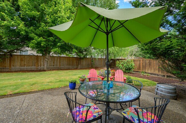 Building Photo - Large 3 Bed, 2.5 Bath Home in McMinnville-...