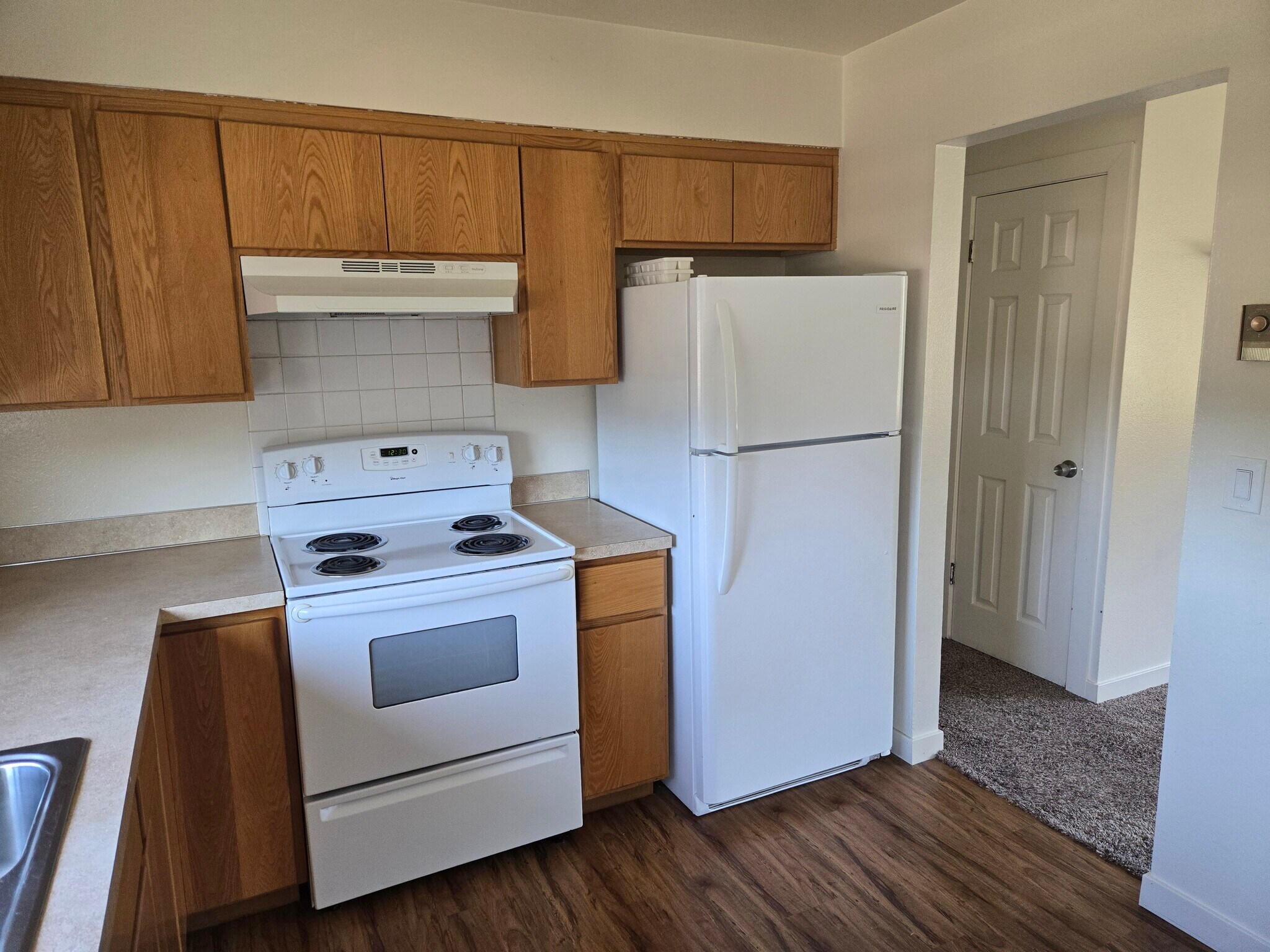 Kitchen range/fridge - 101 Spencer Creek Rd