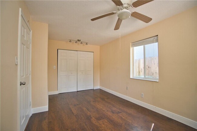 Building Photo - 412 SW 13th St