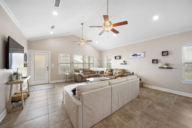 Building Photo - 2423 Sand Drift Ln