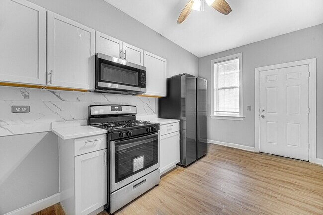 Building Photo - 6111 S Eberhart Ave