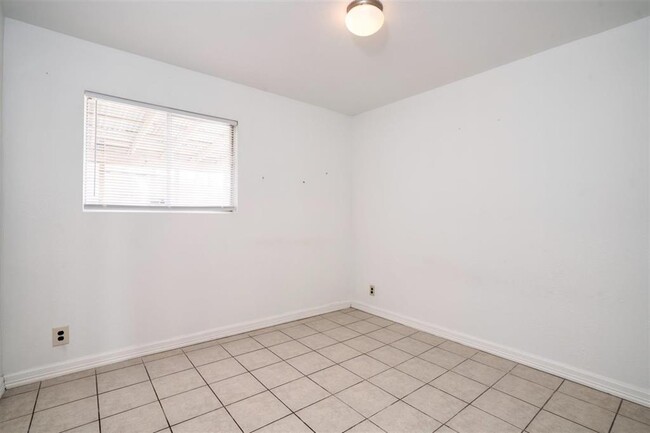 Building Photo - 4700 Franklin Park Dr