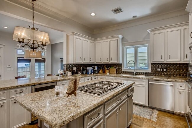 Building Photo - 1450 Lawrence St