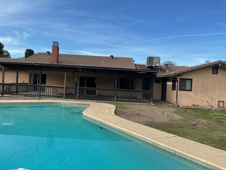 20’x40’ pool. Covered patio - 16280 Cattle Dr