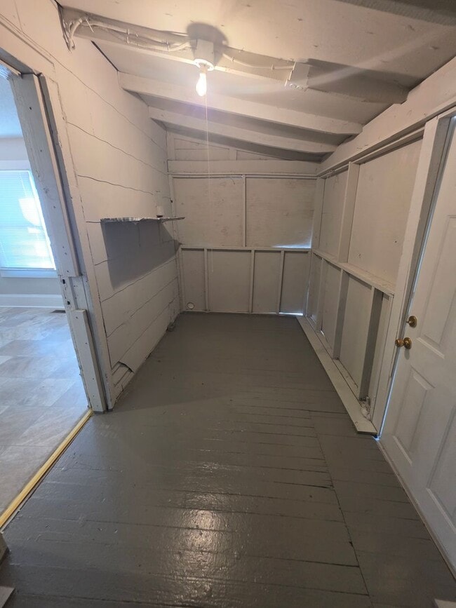 Building Photo - 725 Junia Ave