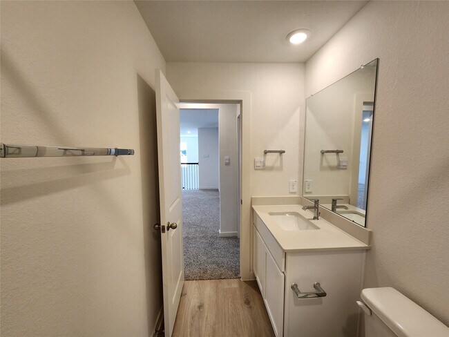 Building Photo - 30622 Wicklow Gdns Dr