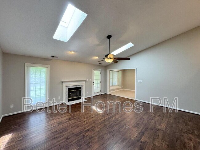 Building Photo - 1403 Buckhorn Rd