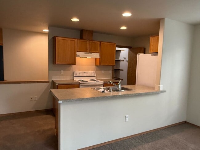 Building Photo - Quaint 2B/2Ba Townhome in Desirable Camas!