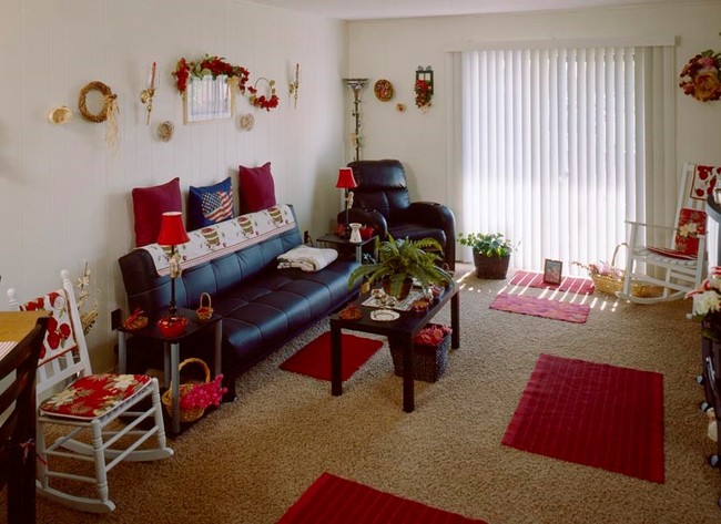 Living Area - Deerbrook Estates