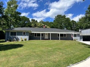 Building Photo - 421 Lakeside Dr