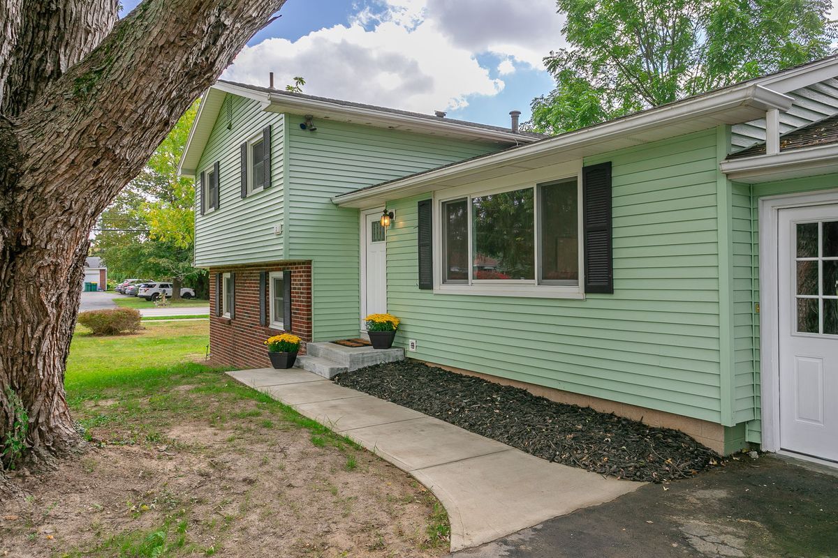 Building Photo - 2 Cliff View Dr