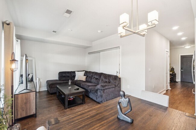 Building Photo - Experience refined living in this beautifu...