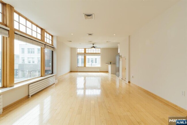 Building Photo - 30 Park Ave