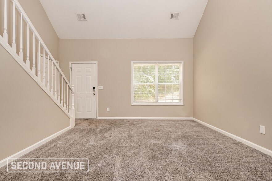 Building Photo - 225 Riverbend Dr