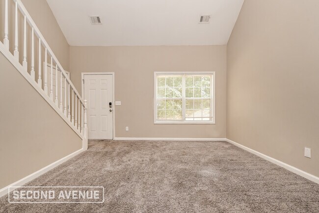 Building Photo - 225 Riverbend Dr