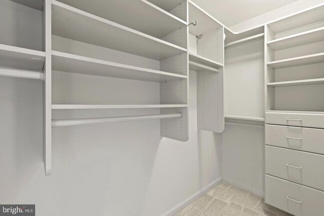 Building Photo - 1925 Crescent Park Dr