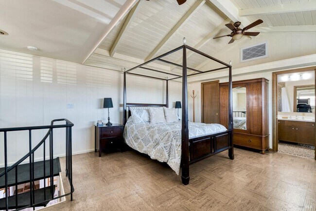 Building Photo - 10 Capri Ct