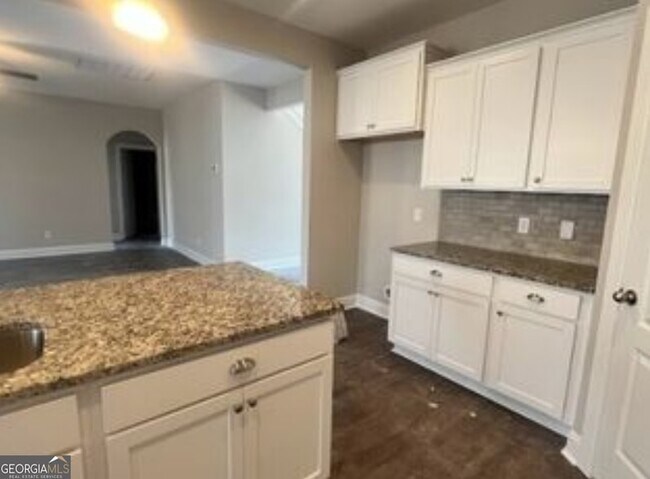 Building Photo - 135 Sams Dr