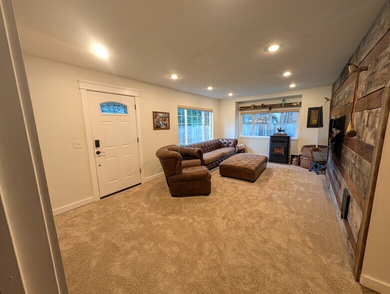 Building Photo - 14618 Kapowsin Hwy E