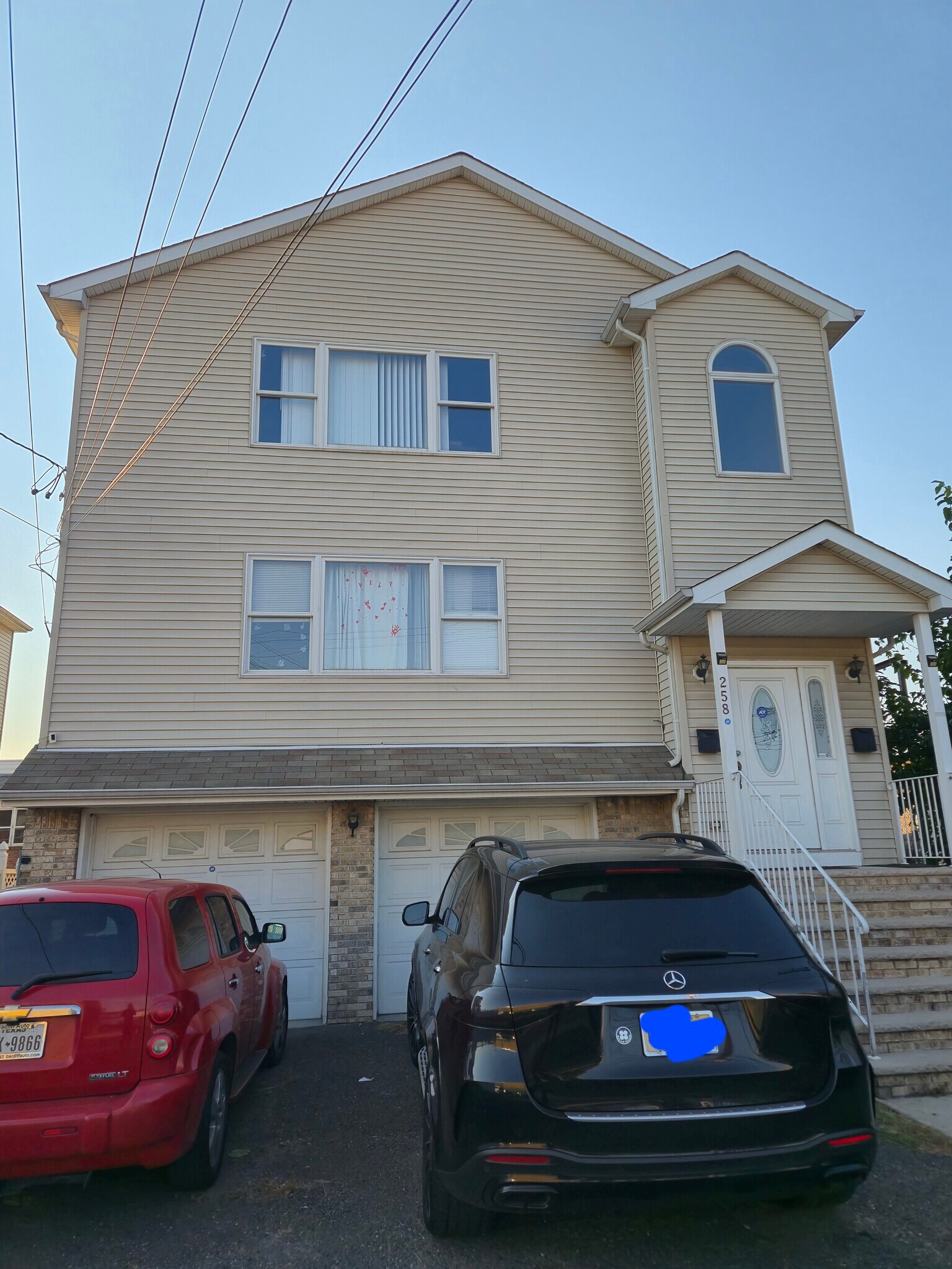 Building Photo - 258 E 17th St