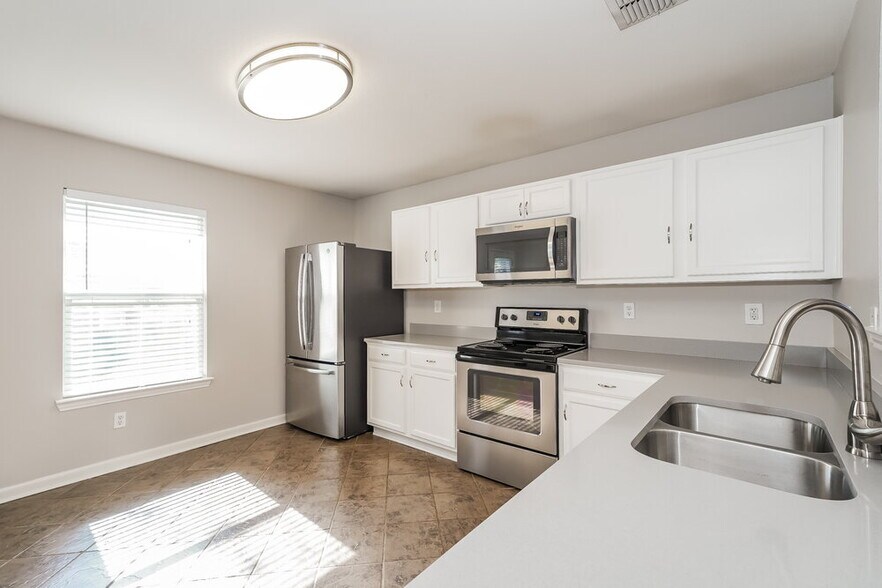 Building Photo - 1708 Diamond Lake Trail