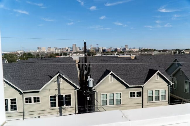 Building Photo - 2105 Engelmohr St