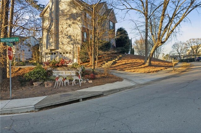 Building Photo - 205 Towne Ridge Dr