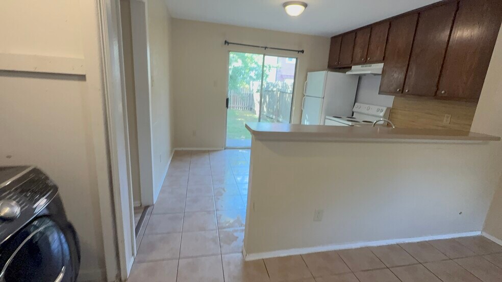 Building Photo - 315 Manuel Dr