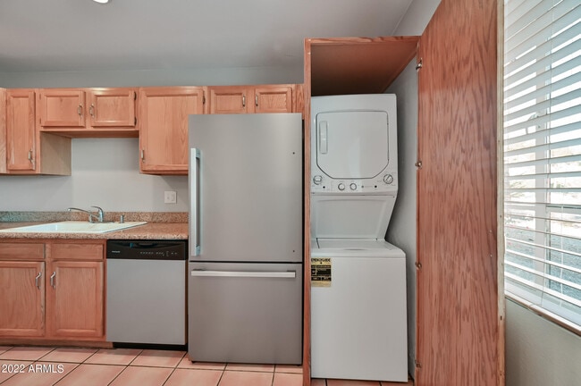 Building Photo - 1808 N Miller Rd