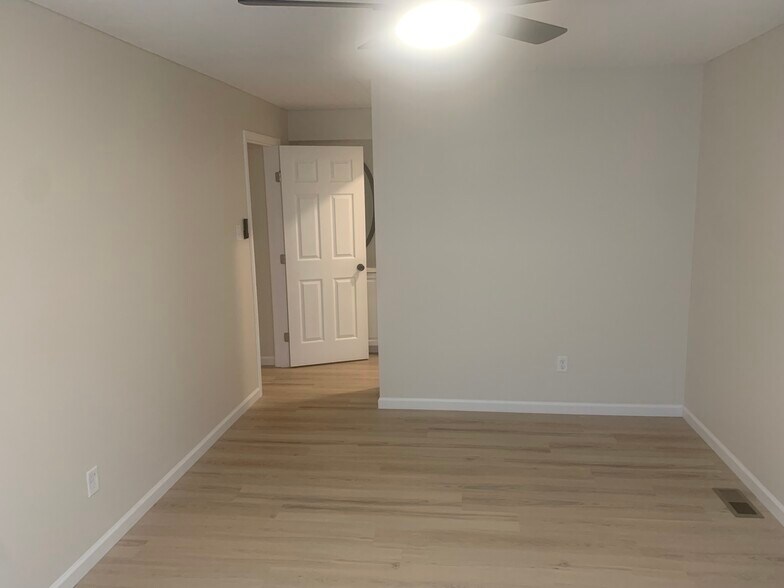 Building Photo - 11881 Cresta Verde Dr