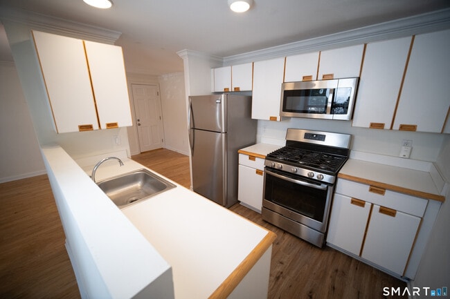 Building Photo - 3236 Madison Ave