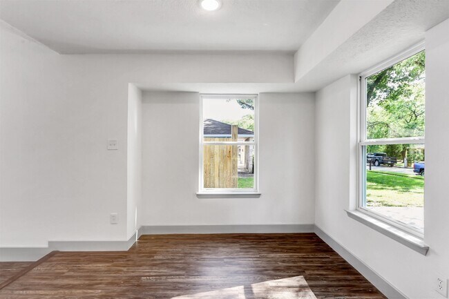 Building Photo - 23118 Whispering Willow Dr